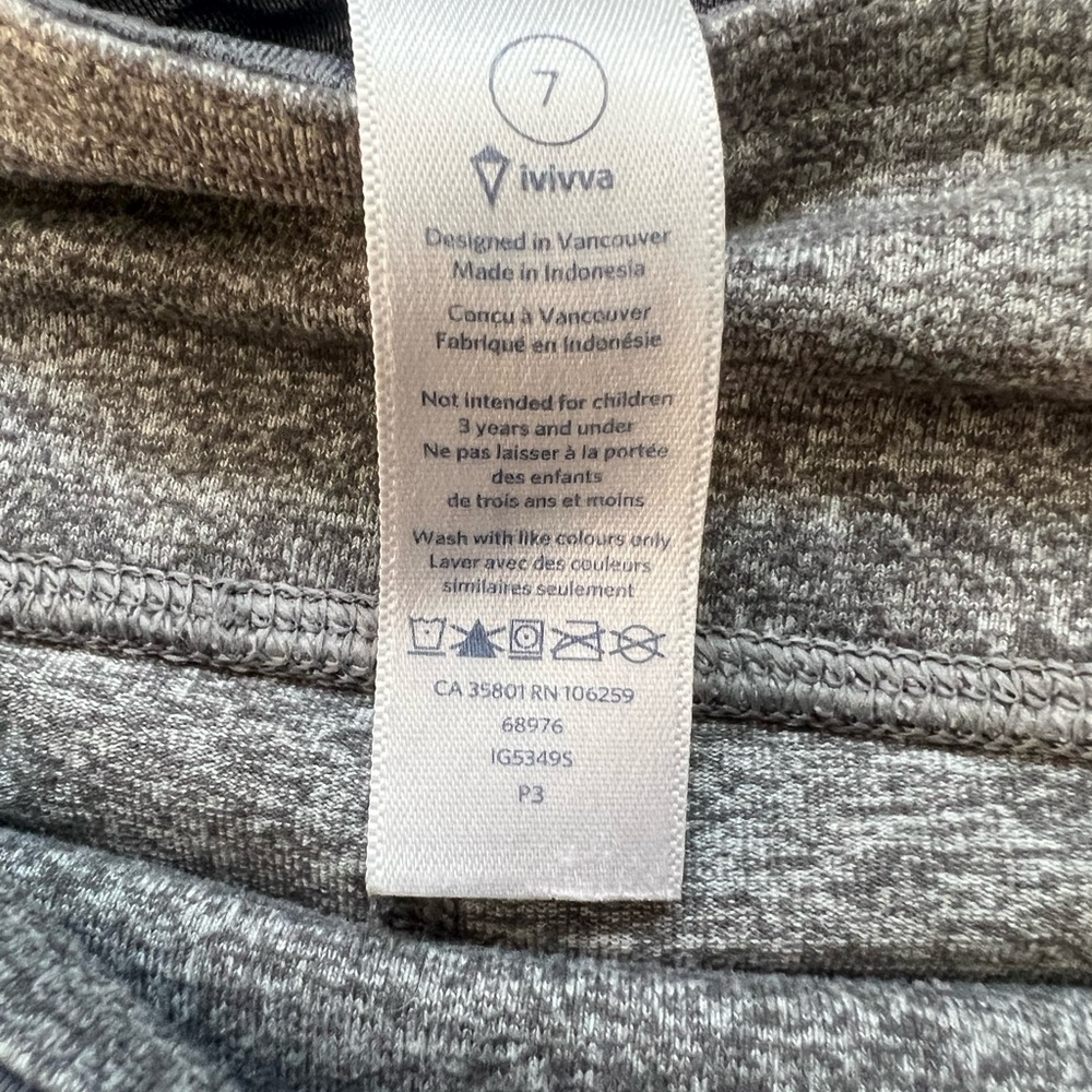 Ivivva Charcoal Gray Kids Leggings 7 - Picture 4 of 6